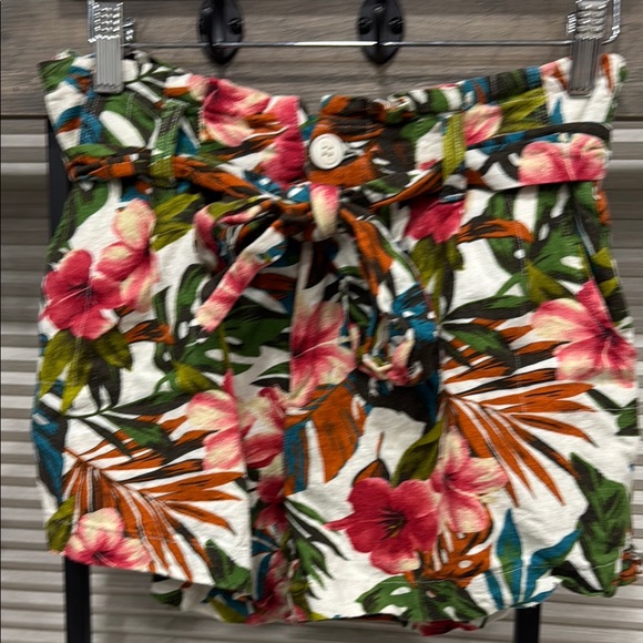 Floral Tropical Print Shorts - Picture 4 of 5